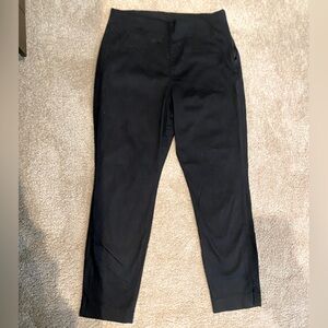 Old Navy Black Straight Leg Pixie Pants, size 8.